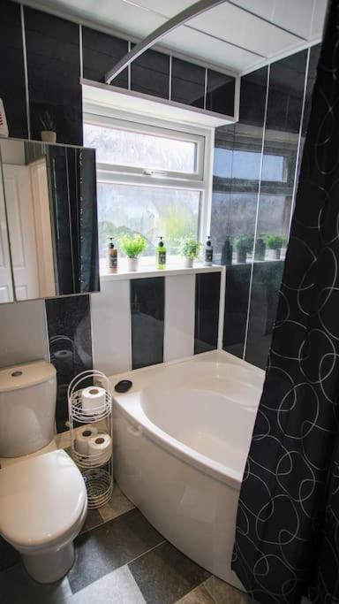 3 Bed, Parking Inc 15 Percent Off For Monthly Stays Westoe Esterno foto